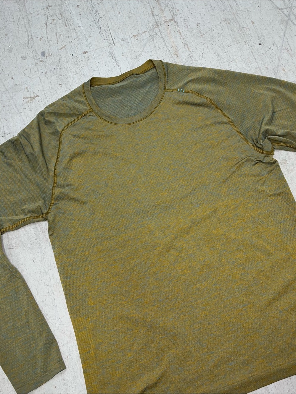 Lululemon Men’s Metal Vent Tech Long-Sleeve Shirt Olive Green Size Medium